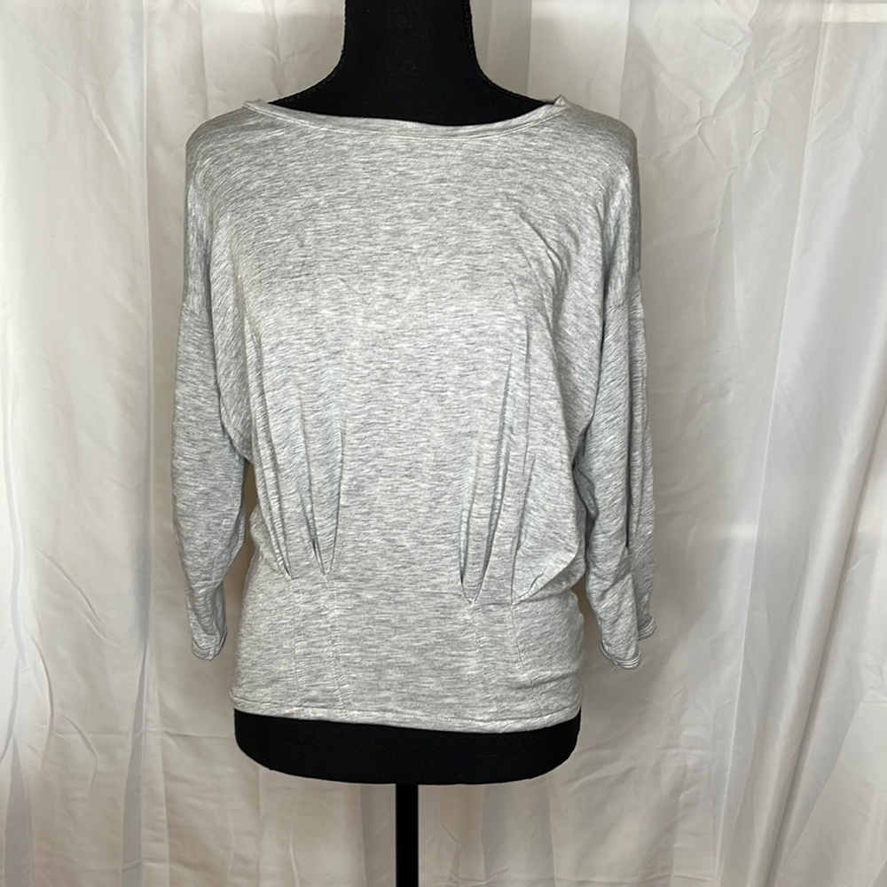 Heather Gray Dressy T-Shirt with fitted Waist and Darts size XS